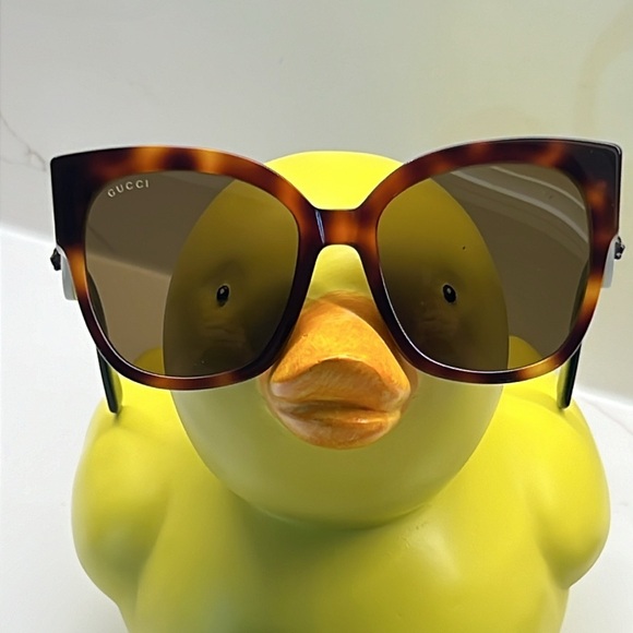 Gucci Sunglasses new with case, dust bag, and dust cloth. - Picture 3 of 17